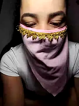 lucianamorales online show from February 2025 05:51:01 PM