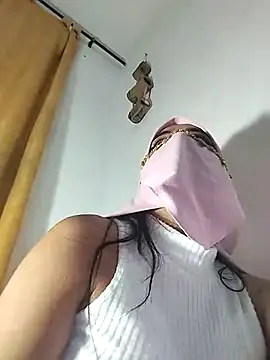 lucianamorales online show from February 2025 04:01:01 AM