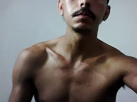 Snapshot of MagrinhoSaradoo chatting on November 2025 12:58:02 AM MagrinhoSaradoo online show from November 2025 12:58:02 AM