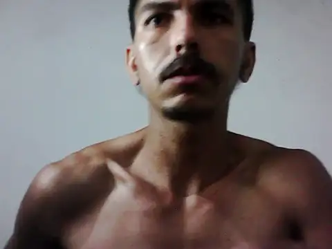 Snapshot of MagrinhoSaradoo chatting on November 2025 12:22:02 AM MagrinhoSaradoo online show from November 2025 12:22:02 AM