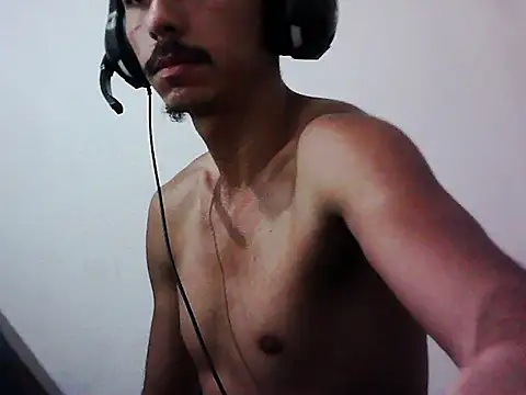 Snapshot of MagrinhoSaradoo chatting on October 2025 04:40:02 PM MagrinhoSaradoo online show from October 2025 04:40:02 PM