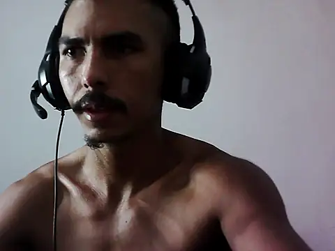 Snapshot of MagrinhoSaradoo chatting on October 2025 02:17:02 PM MagrinhoSaradoo online show from October 2025 02:17:02 PM