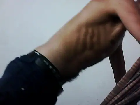 Snapshot of MagrinhoSaradoo chatting on November 2025 01:17:02 AM MagrinhoSaradoo online show from November 2025 01:17:02 AM