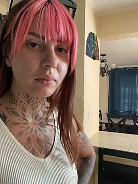 Izy cute  online show from April 2026 07:09:02 PM