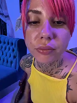 Izy cute  online show from April 2026 01:45:01 AM