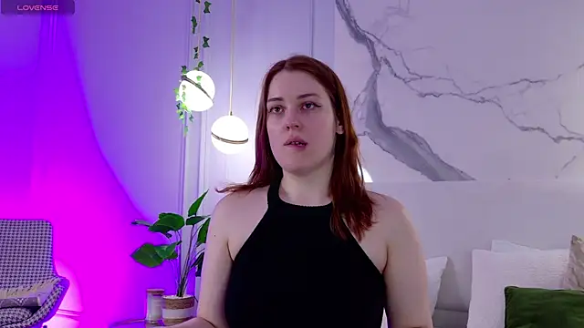 Snapshot of EllieGarson chatting on June 2026 05:07:01 PM EllieGarson online show from June 2026 05:07:01 PM