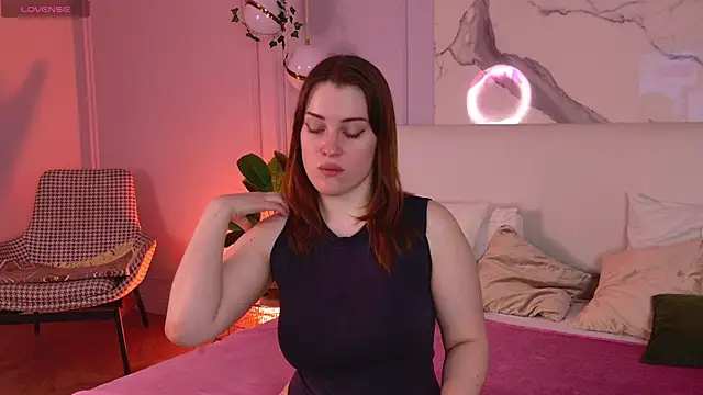 Snapshot of EllieGarson chatting on May 2026 05:06:01 PM EllieGarson online show from May 2026 05:06:01 PM