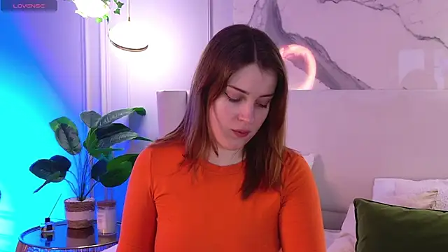 Snapshot of EllieGarson chatting on May 2026 05:07:01 PM EllieGarson online show from May 2026 05:07:01 PM