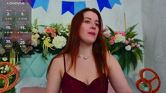 Snapshot of EllieGarson chatting on September 2025 05:09:01 PM EllieGarson online show from September 2025 05:09:01 PM