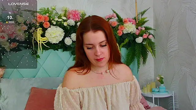 Snapshot of EllieGarson chatting on October 2025 05:14:02 PM EllieGarson online show from October 2025 05:14:02 PM