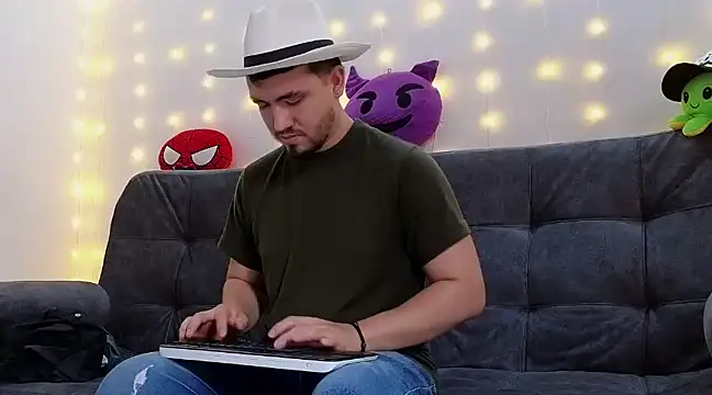 Snapshot of Dante_Bones chatting on February 2025 09:06:02 PM Dante Bones online show from February 2025 09:06:02 PM