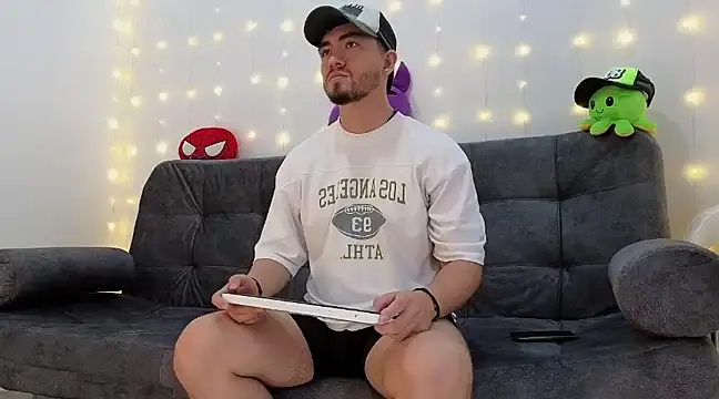 Snapshot of Dante_Bones chatting on February 2025 09:27:01 PM Dante Bones online show from February 2025 09:27:01 PM