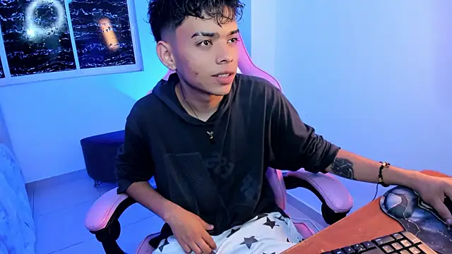 Snapshot of angelyoung18 chatting on February 2025 07:55:02 PM angelyoung18 online show from February 2025 07:55:02 PM