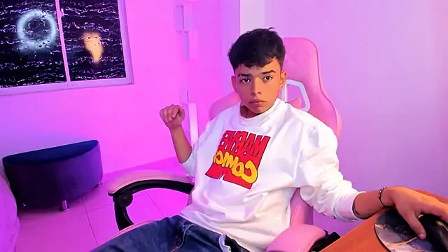 Snapshot of angelyoung18 chatting on February 2025 07:56:02 PM angelyoung18 online show from February 2025 07:56:02 PM