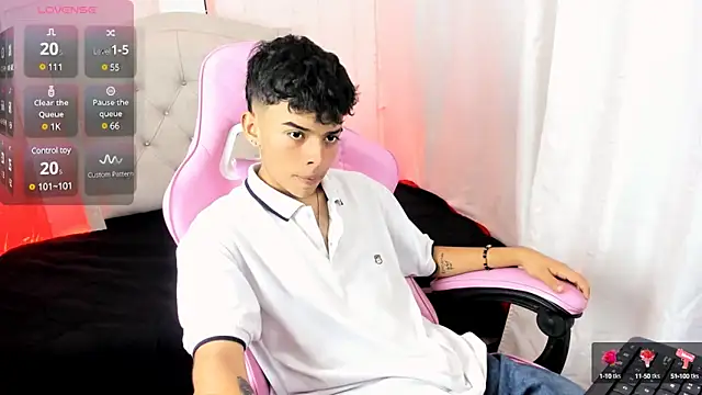 Snapshot of angelyoung18 chatting on January 2025 07:42:02 PM angelyoung18 online show from January 2025 07:42:02 PM