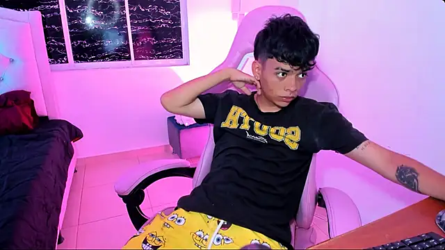 Snapshot of angelyoung18 chatting on March 2025 08:26:02 PM angelyoung18 online show from March 2025 08:26:02 PM