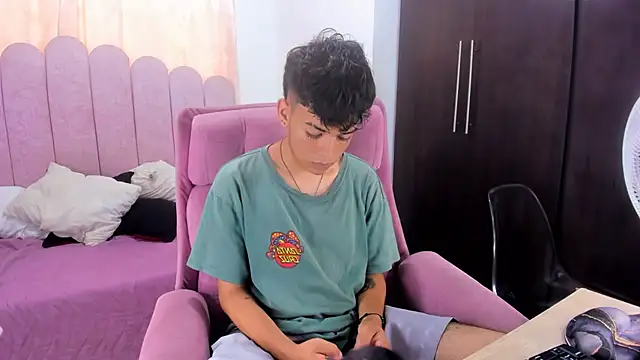 Snapshot of angelyoung18 chatting on March 2025 08:16:01 PM angelyoung18 online show from March 2025 08:16:01 PM