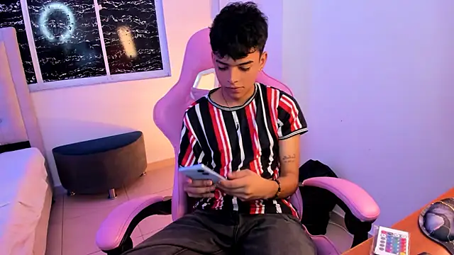 Snapshot of angelyoung18 chatting on February 2025 07:38:01 PM angelyoung18 online show from February 2025 07:38:01 PM