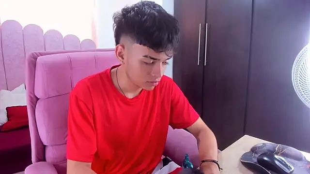 Snapshot of angelyoung18 chatting on March 2025 07:48:02 PM angelyoung18 online show from March 2025 07:48:02 PM