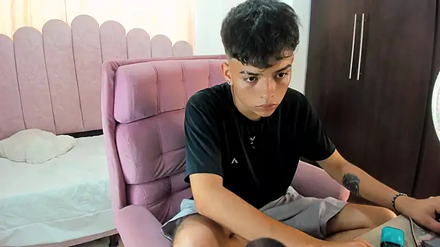 Snapshot of angelyoung18 chatting on March 2025 07:36:01 PM angelyoung18 online show from March 2025 07:36:01 PM