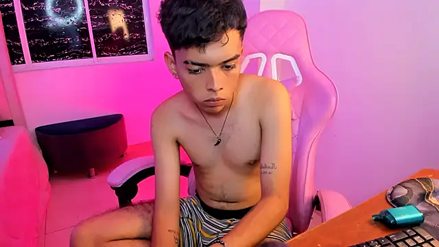 Snapshot of angelyoung18 chatting on February 2025 11:01:01 PM angelyoung18 online show from February 2025 11:01:01 PM