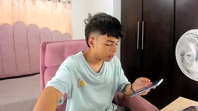 Snapshot of angelyoung18 chatting on March 2025 07:38:01 PM angelyoung18 online show from March 2025 07:38:01 PM