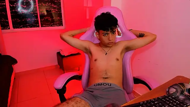 Snapshot of angelyoung18 chatting on March 2025 11:31:01 PM angelyoung18 online show from March 2025 11:31:01 PM