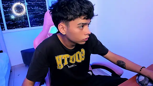 Snapshot of angelyoung18 chatting on February 2025 07:45:02 PM angelyoung18 online show from February 2025 07:45:02 PM