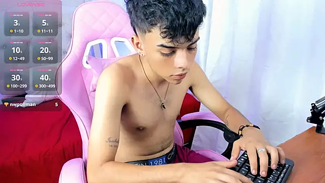 Snapshot of angelyoung18 chatting on January 2025 10:49:02 PM angelyoung18 online show from January 2025 10:49:02 PM