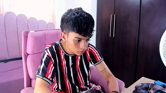 Snapshot of angelyoung18 chatting on March 2025 09:18:02 PM angelyoung18 online show from March 2025 09:18:02 PM