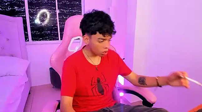 Snapshot of angelyoung18 chatting on February 2025 08:21:01 PM angelyoung18 online show from February 2025 08:21:01 PM