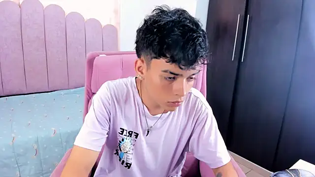 Snapshot of angelyoung18 chatting on March 2025 07:49:02 PM angelyoung18 online show from March 2025 07:49:02 PM