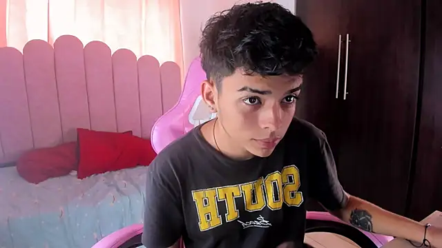 Snapshot of angelyoung18 chatting on March 2025 06:22:02 PM angelyoung18 online show from March 2025 06:22:02 PM