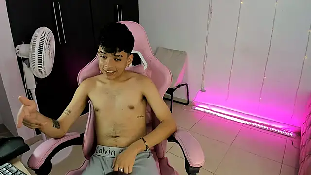 Snapshot of angelyoung18 chatting on January 2025 09:16:01 PM angelyoung18 online show from January 2025 09:16:01 PM