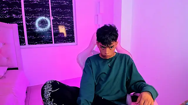 Snapshot of angelyoung18 chatting on February 2025 07:26:01 PM angelyoung18 online show from February 2025 07:26:01 PM