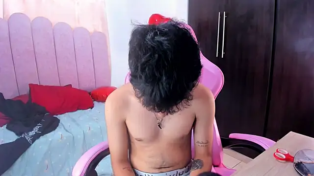 Snapshot of angelyoung18 chatting on March 2025 09:27:02 PM angelyoung18 online show from March 2025 09:27:02 PM