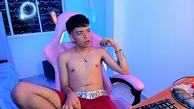 Snapshot of angelyoung18 chatting on February 2025 11:00:01 PM angelyoung18 online show from February 2025 11:00:01 PM