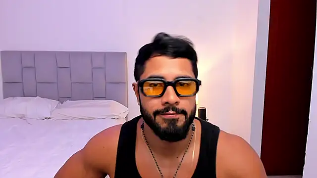 Santiago huntt online show from April 2026 09:06:01 PM