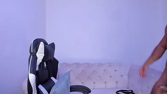 Santiago huntt online show from December 2025 12:48:02 PM