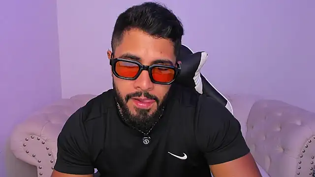 Santiago huntt online show from March 2026 09:28:01 PM