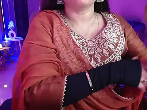 Snapshot of Mitikaa chatting on September 2025 03:07:01 PM Mitikaa online show from September 2025 03:07:01 PM