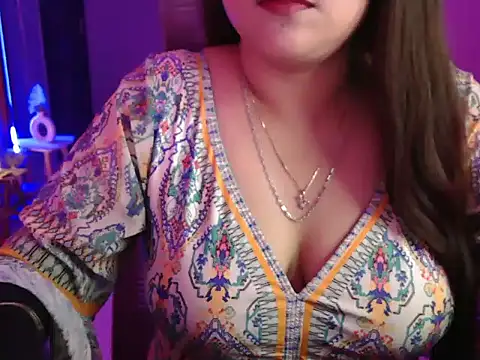 Snapshot of Mitikaa chatting on October 2025 02:07:01 PM Mitikaa online show from October 2025 02:07:01 PM