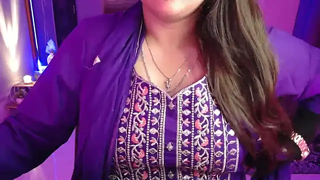 Snapshot of Mitikaa chatting on October 2025 08:10:01 PM Mitikaa online show from October 2025 08:10:01 PM