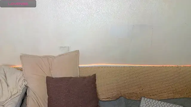 Snapshot of emilytrays chatting on February 2026 01:49:02 AM emilytrays online show from February 2026 01:49:02 AM