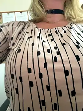 Snapshot of kittiekatieyogi chatting on November 2025 06:56:02 PM kittiekatieyogi online show from November 2025 06:56:02 PM