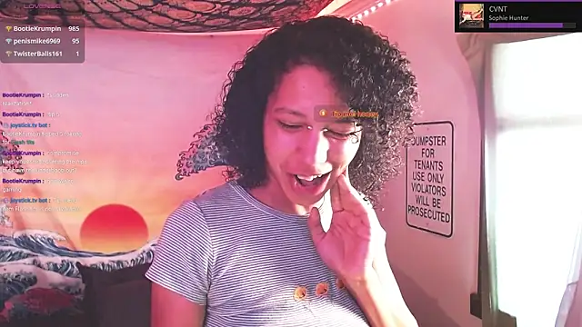 Snapshot of saffronpeaches chatting on January 2025 09:47:02 PM saffronpeaches online show from January 2025 09:47:02 PM