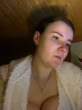 mewKate online show from April 2026 07:10:02 PM