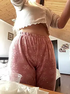 Snapshot of mewKate chatting on March 2025 03:35:02 PM mewKate online show from March 2025 03:35:02 PM