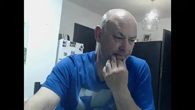 adryanyou46 online show from April 2026 07:04:01 PM