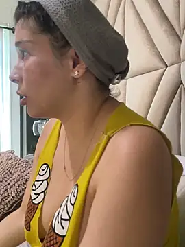 Snapshot of MilaRux chatting on November 2025 07:29:02 PM MilaRux online show from November 2025 07:29:02 PM